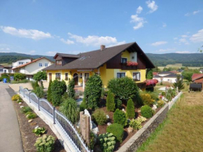 Scenic Apartment with Balcony Garden Deckchairs Barbecue